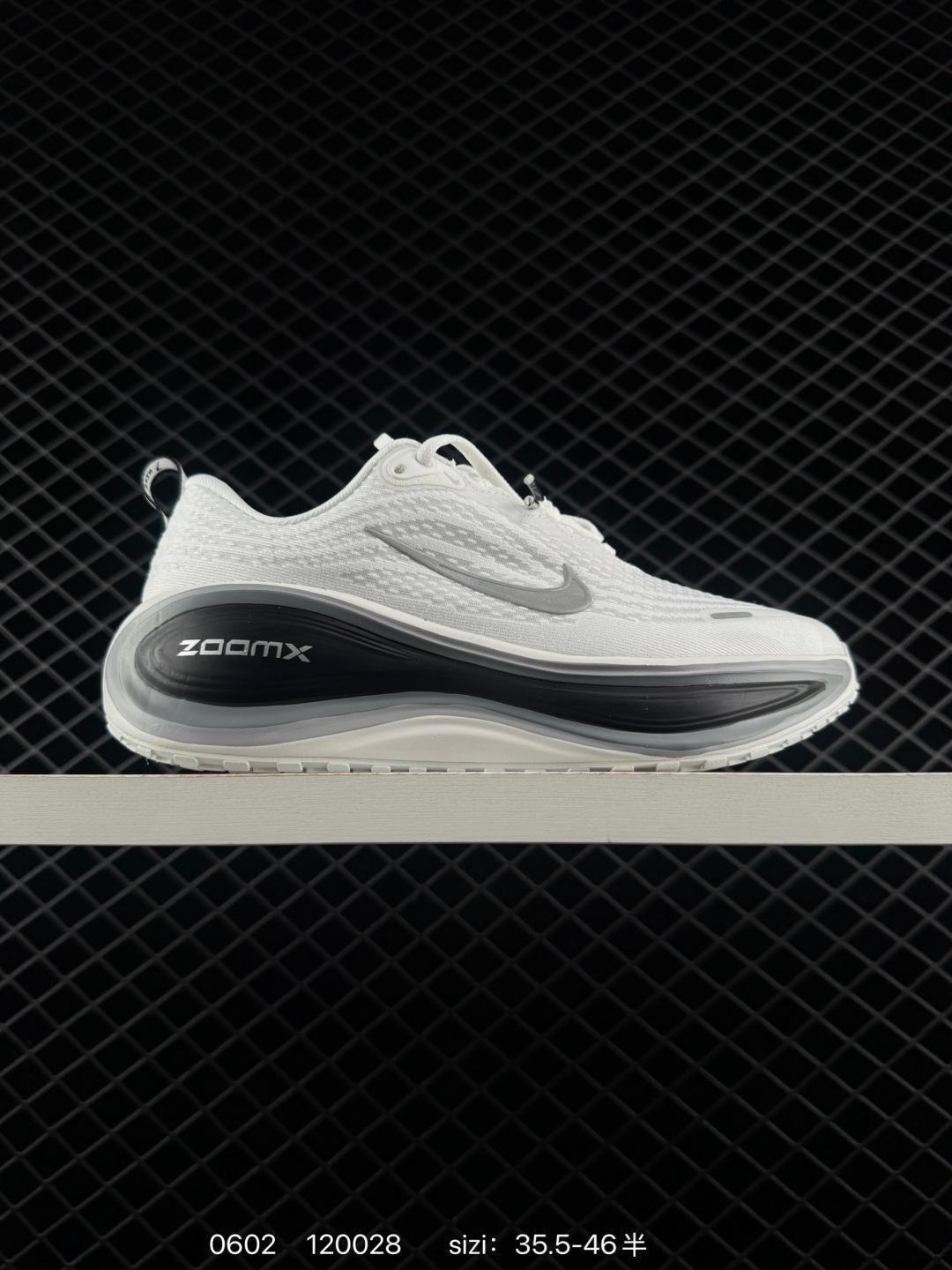 Nike Vomero Plus - 图片 2