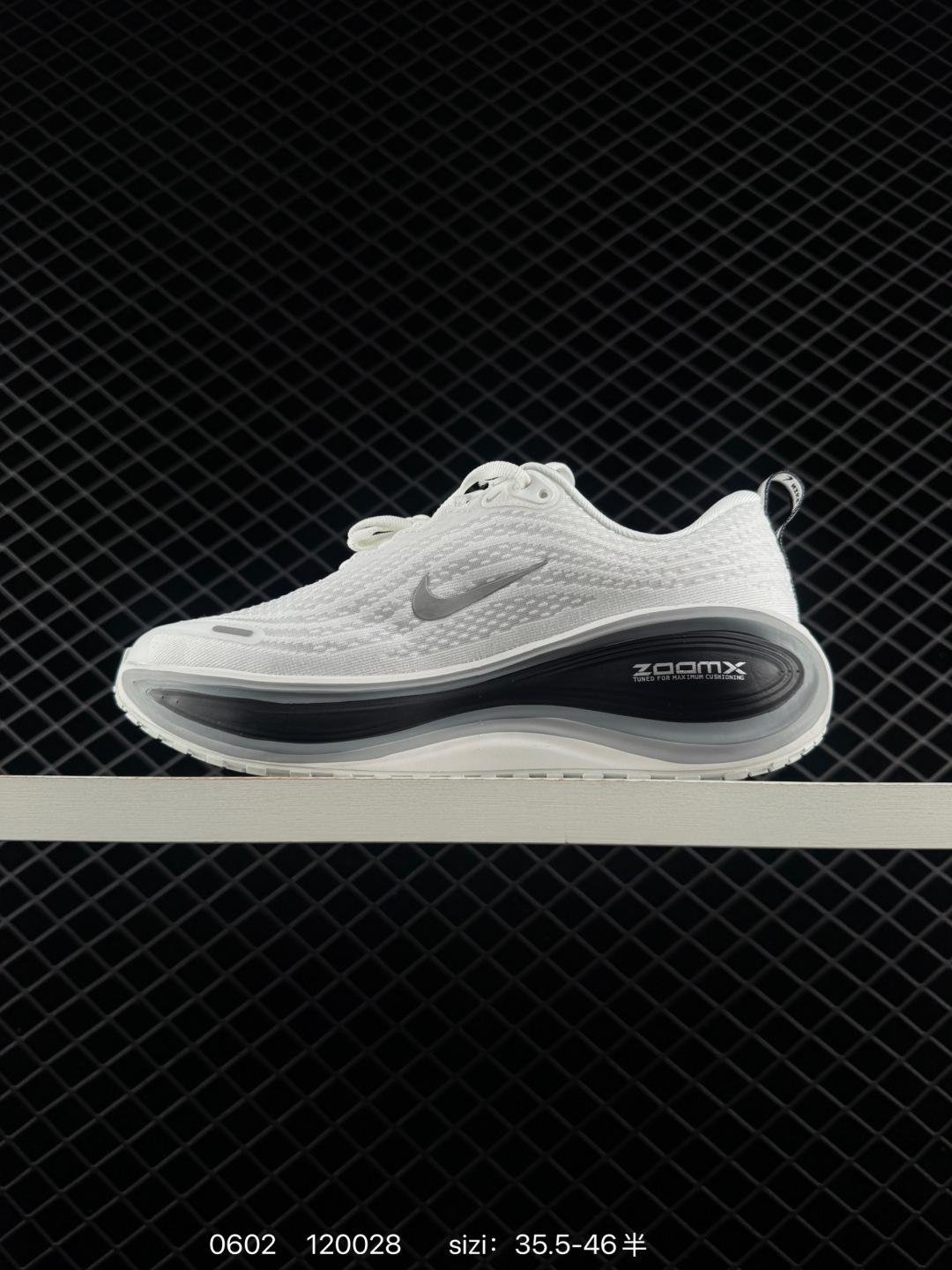 Nike Vomero Plus - 图片 3