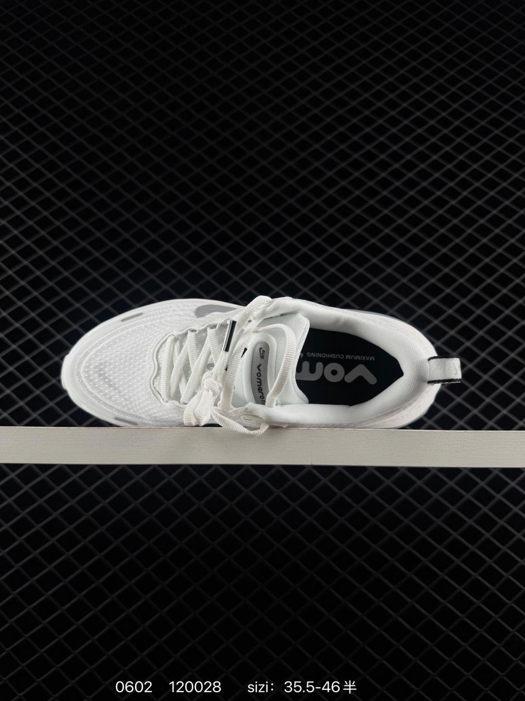 Nike Vomero Plus - 图片 4