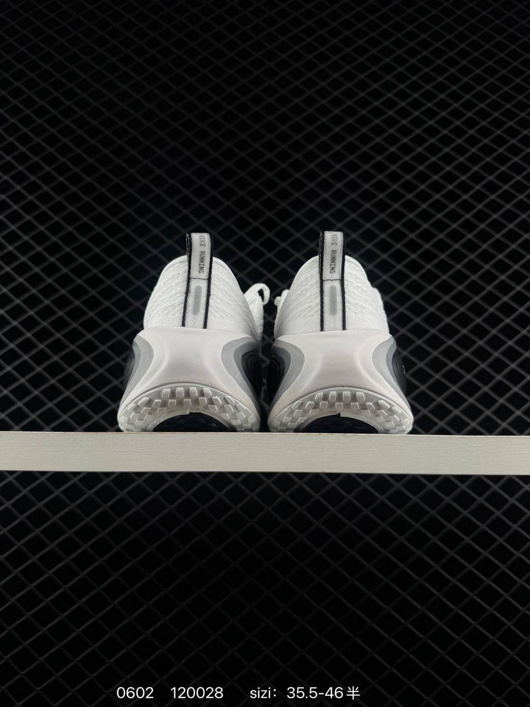 Nike Vomero Plus - 图片 5