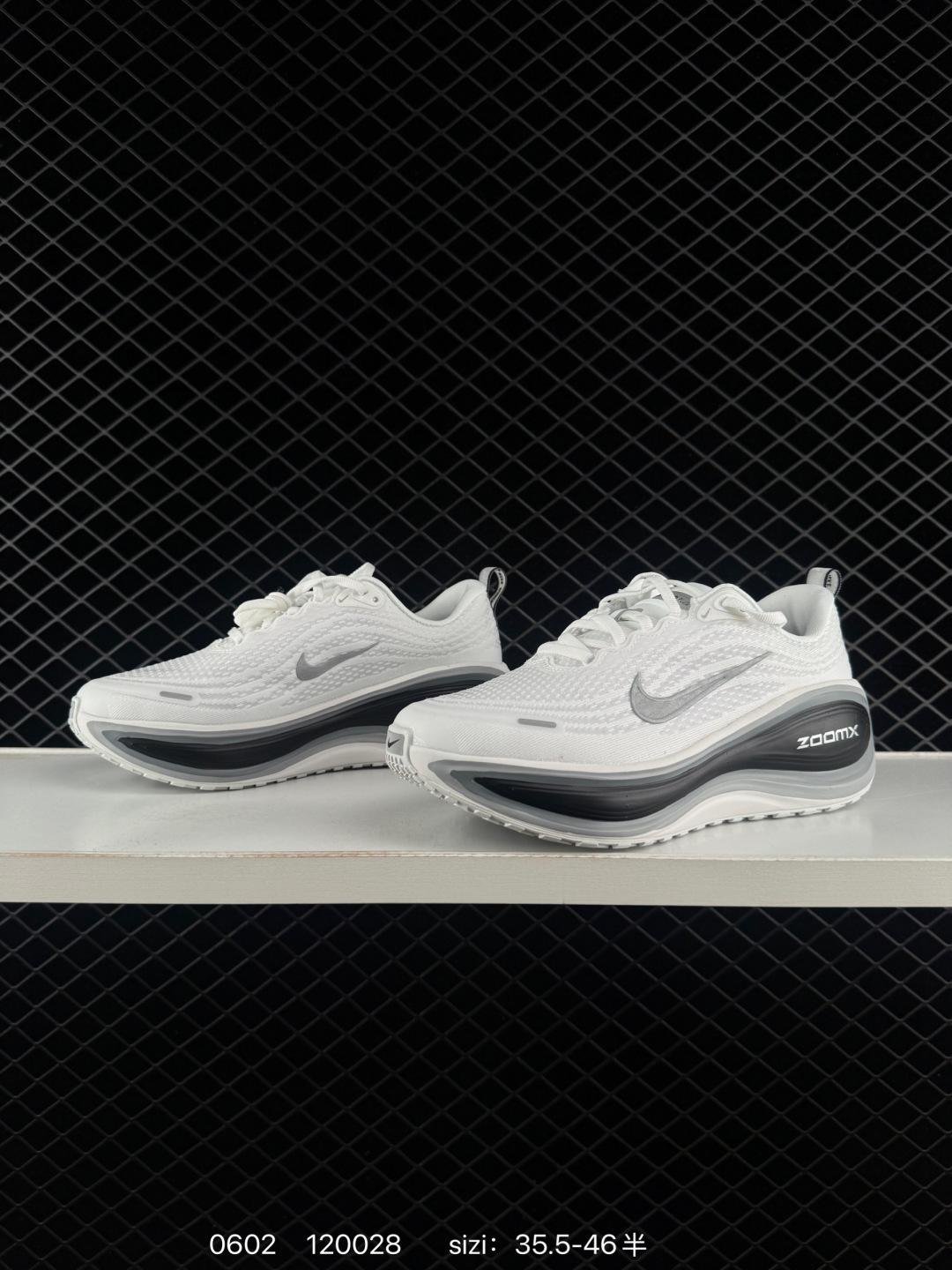 Nike Vomero Plus - 图片 6