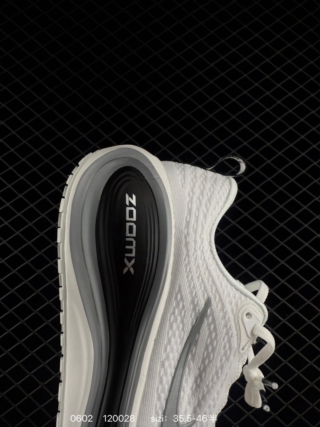 Nike Vomero Plus - 图片 7