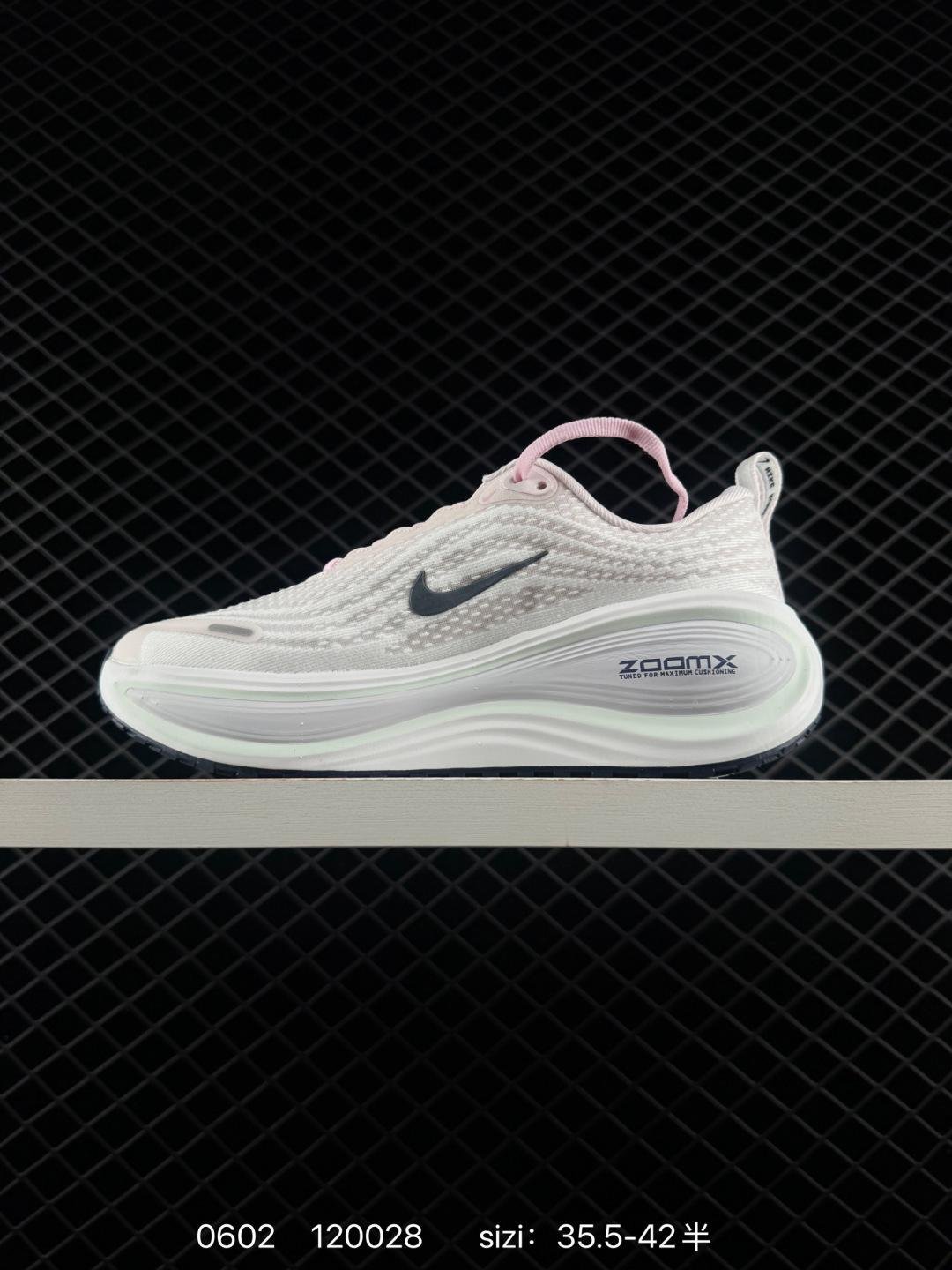 Nike Vomero Plus - 图片 3