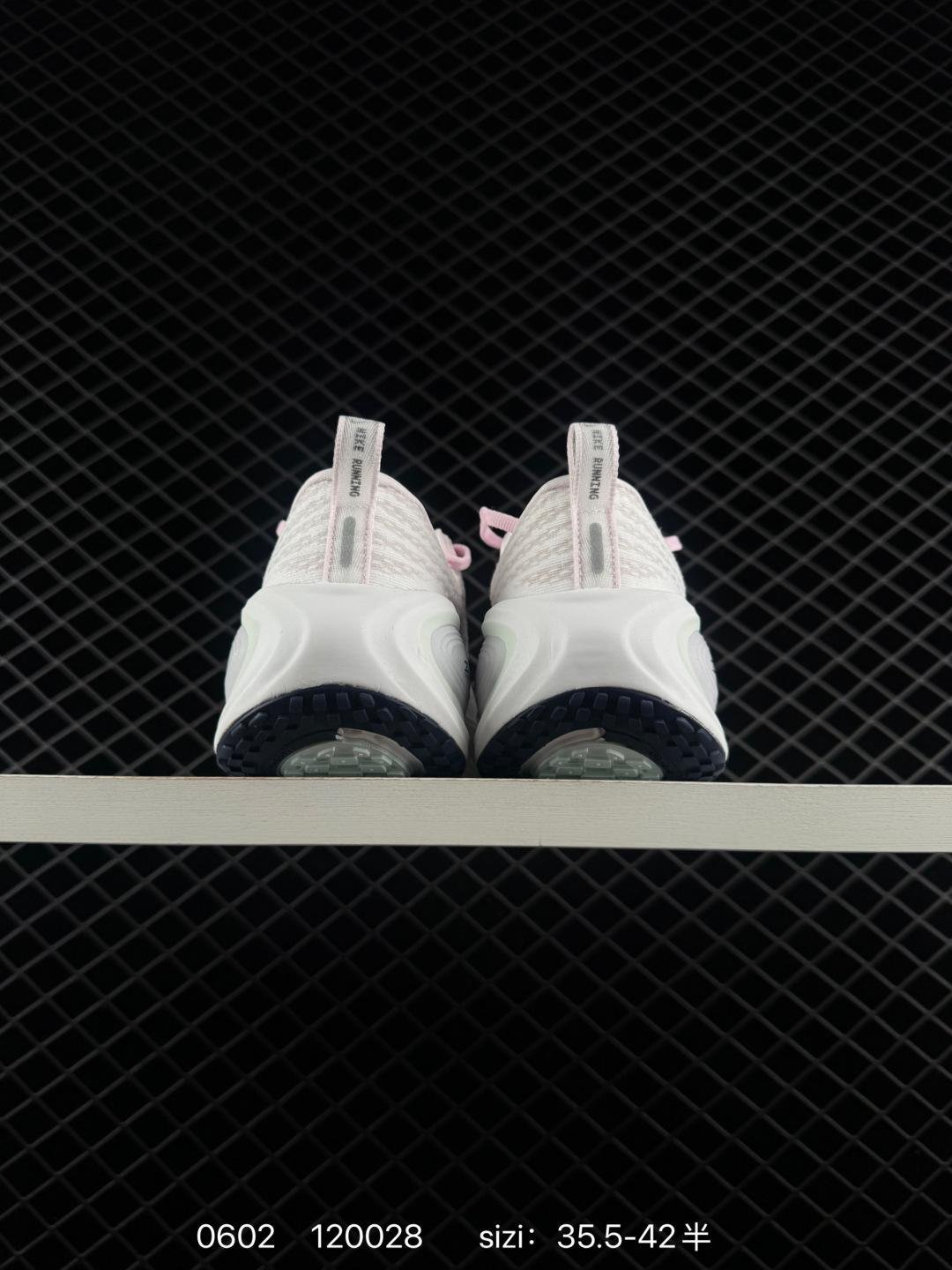Nike Vomero Plus - 图片 4