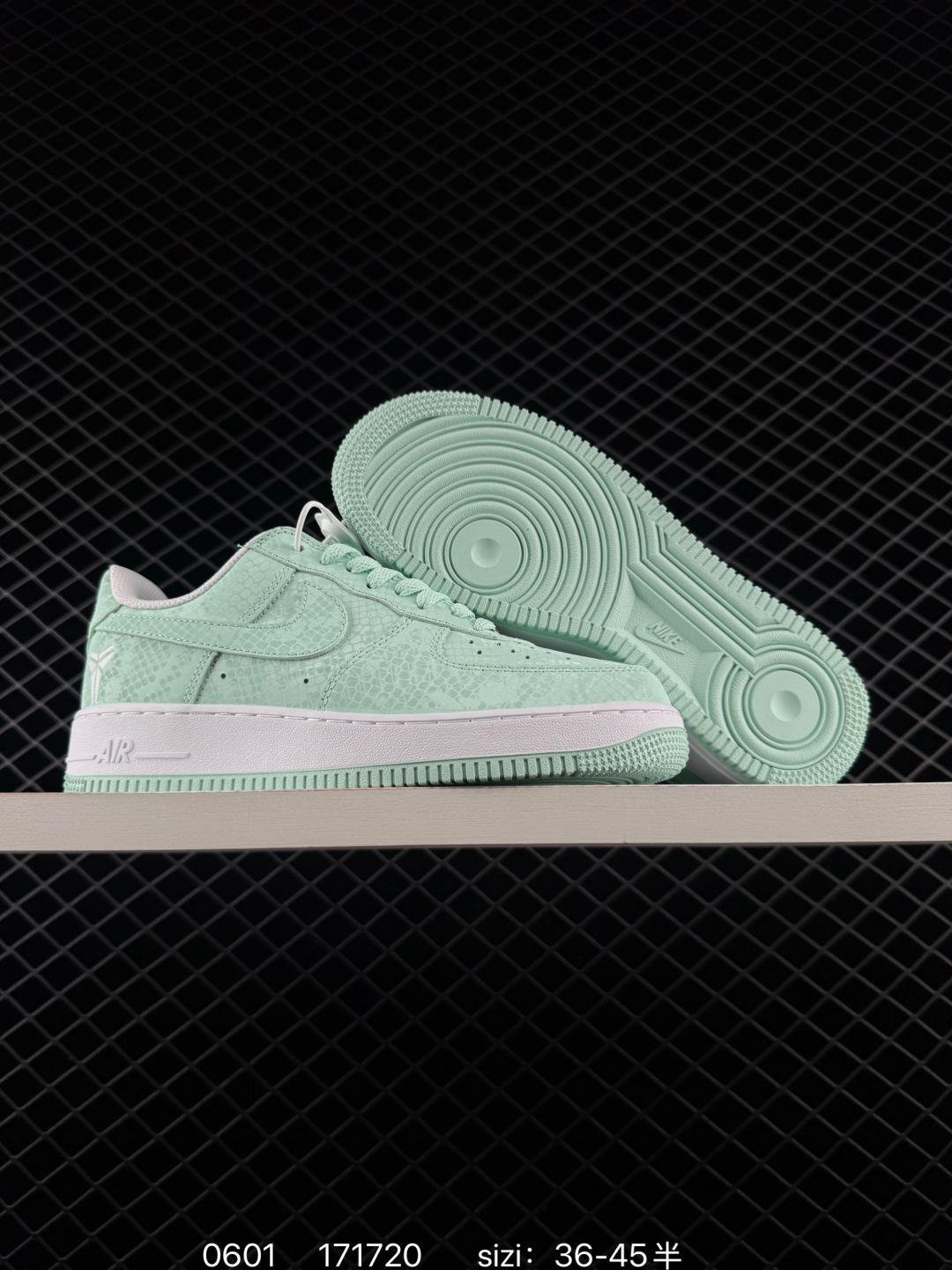 Nike AIR FORCE 1’07