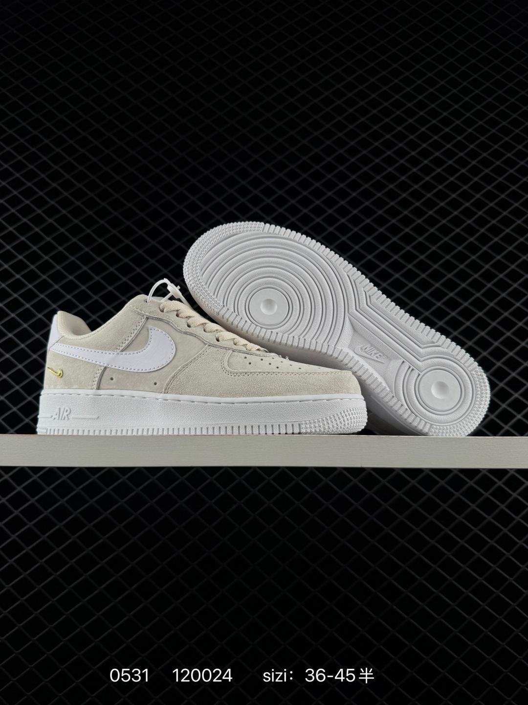 Nike AIR FORCE 1’07