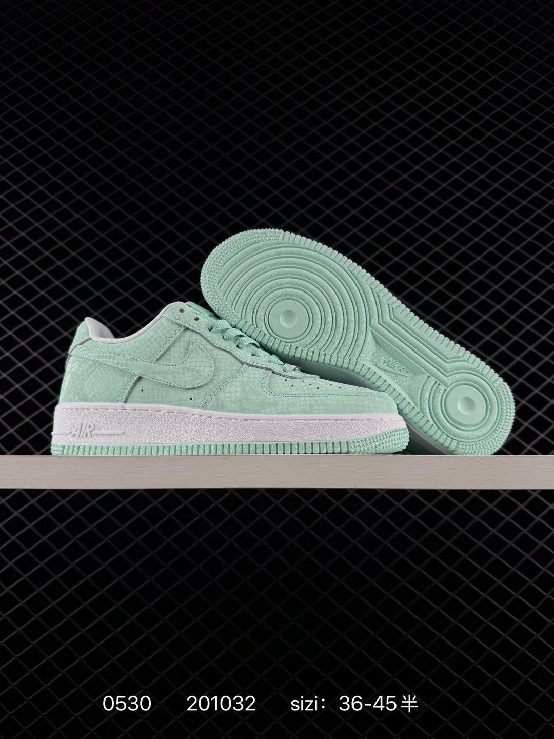 NIKE AIR FORCE 1‘07