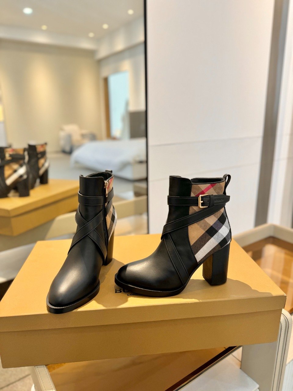 Burberry Shoes OG - 图片 5